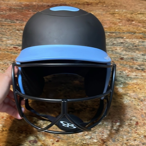 Boombah batting helmet with mask & chin strap - Picture 2 of 8